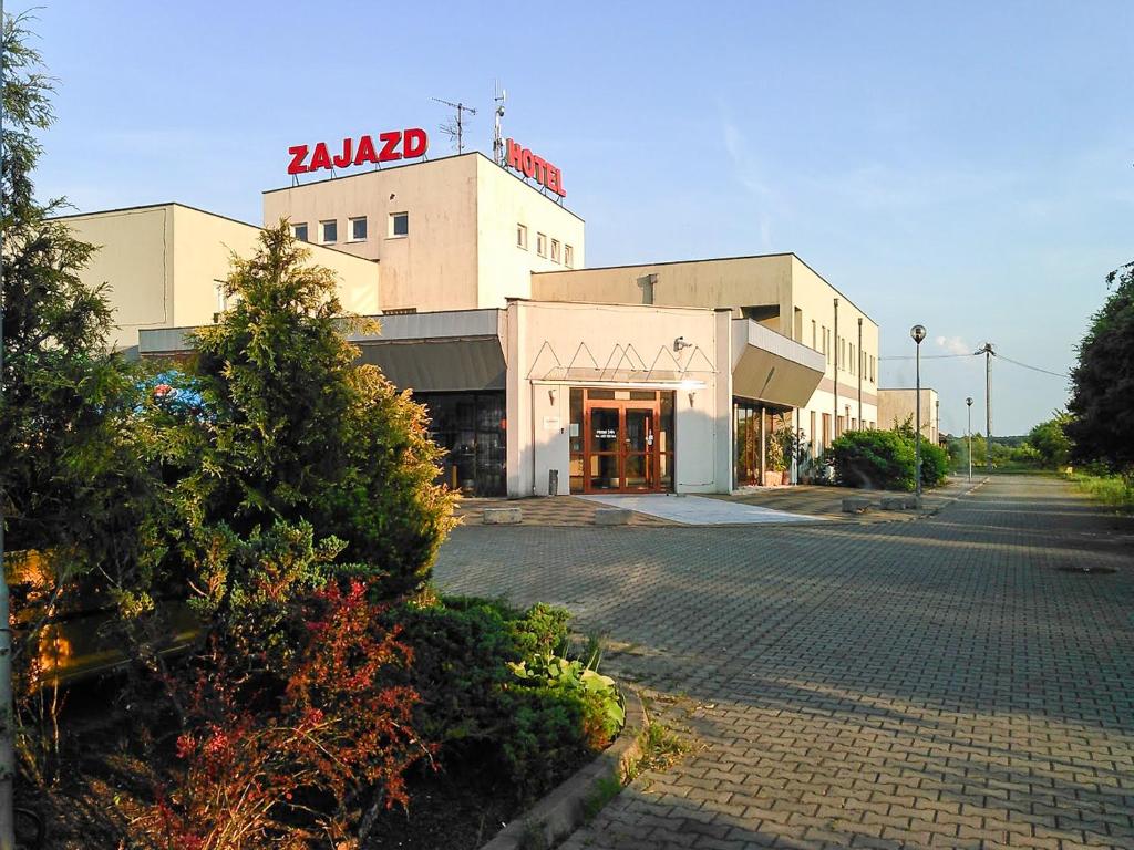 Noclegi Kluki 1A, Zajazd